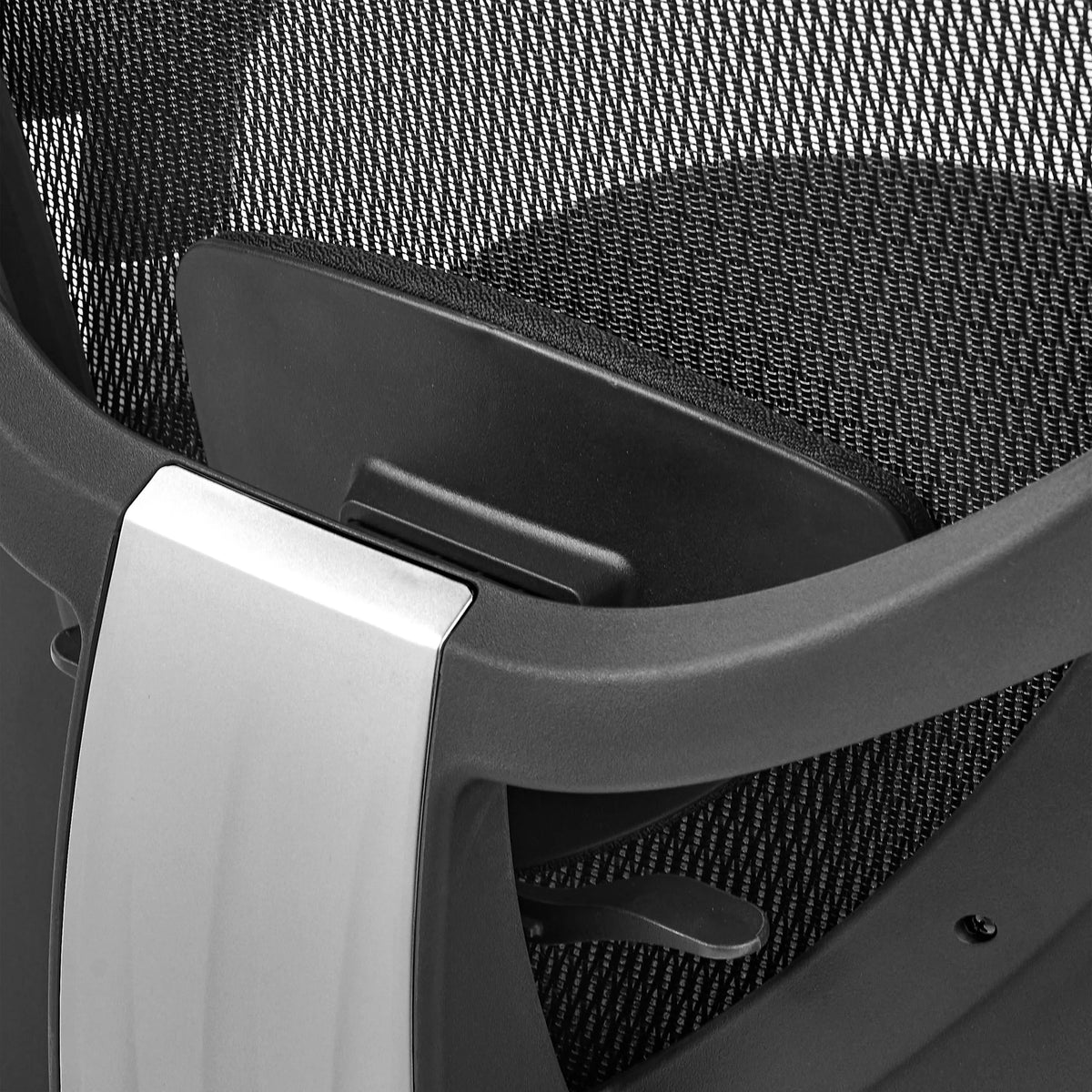 High End -toimistotuolin VENUS BASE ristiselätuki, jossa on hopeinen koristelista, valmistaja hjh OFFICE