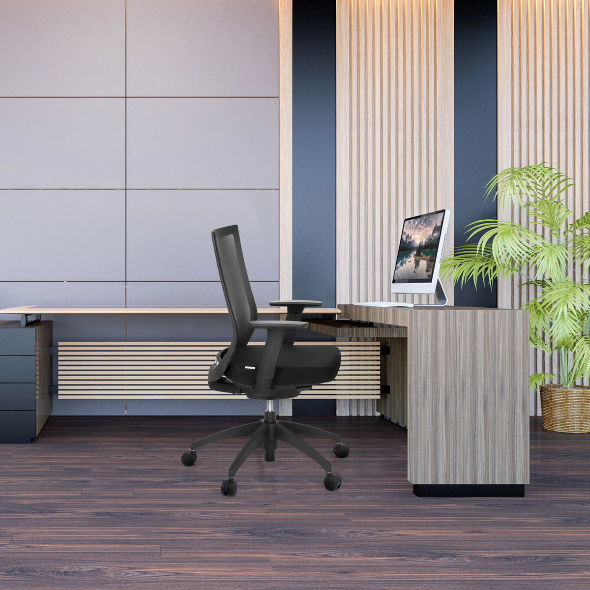 Musta Ammattitason toimistotuoli ASPEN verkkoselkänojalla työpöydän ääressä, valmistaja hjh OFFICE