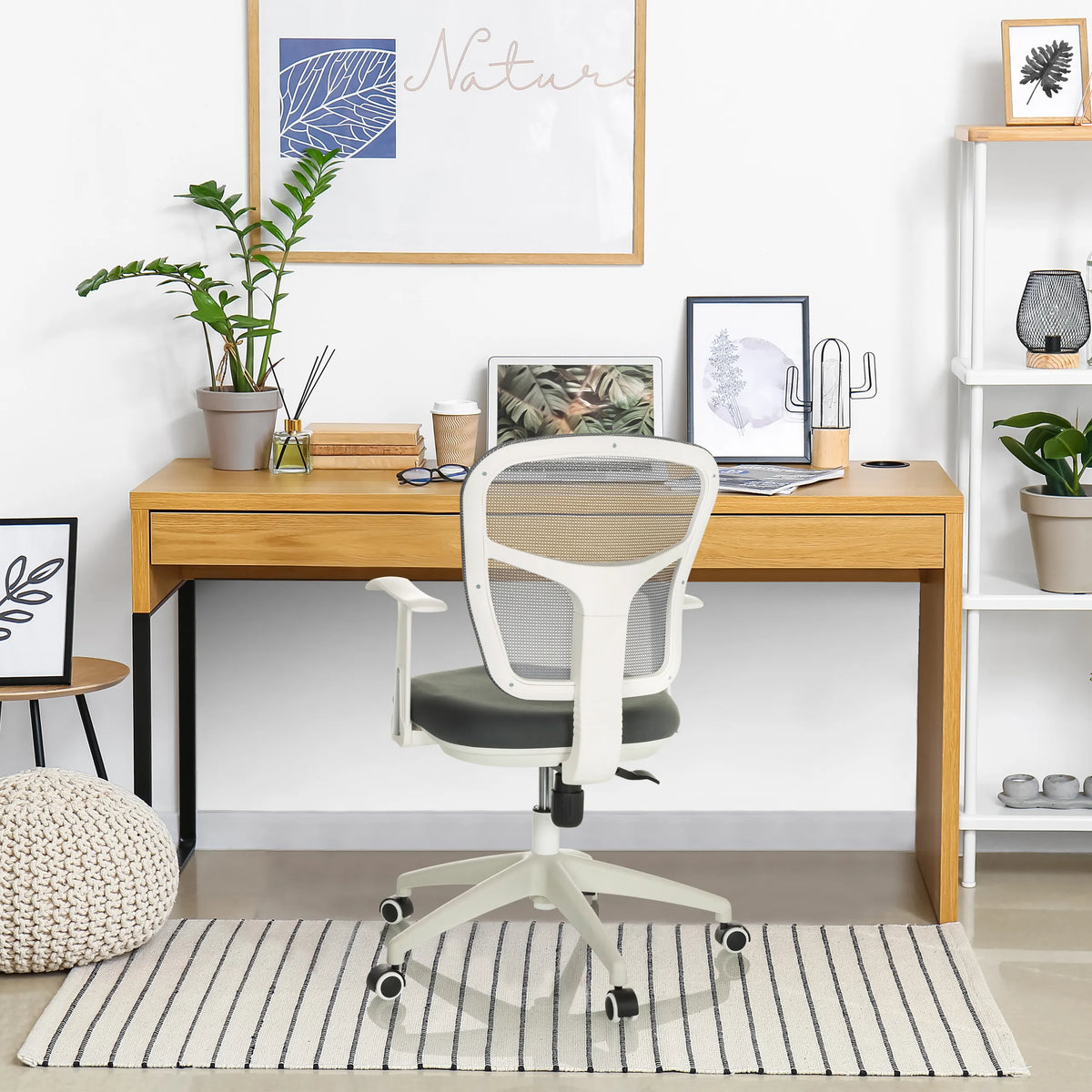 Harmaa Home Office -toimistotuoli TOP 108 W verkkoselkänojalla ja valkoisilla käsinojilla, valmistaja hjh OFFICE