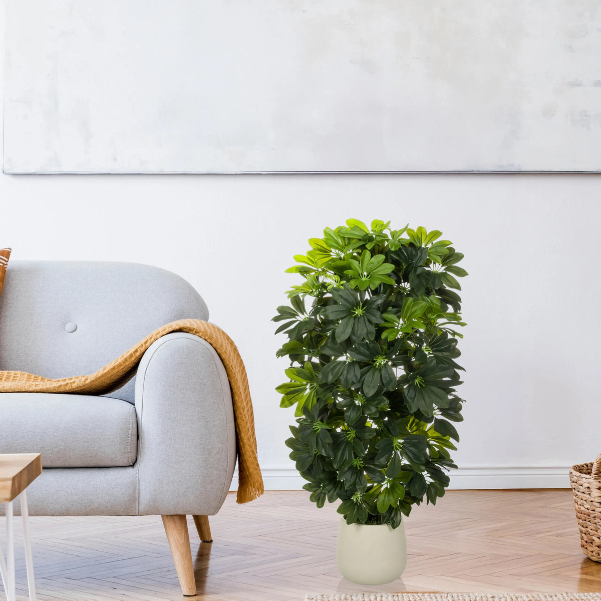Vihreä tekokasvi Schefflera 2 yksinkertaisessa valkoisessa ruukussa, valmistaja hjh OFFICE