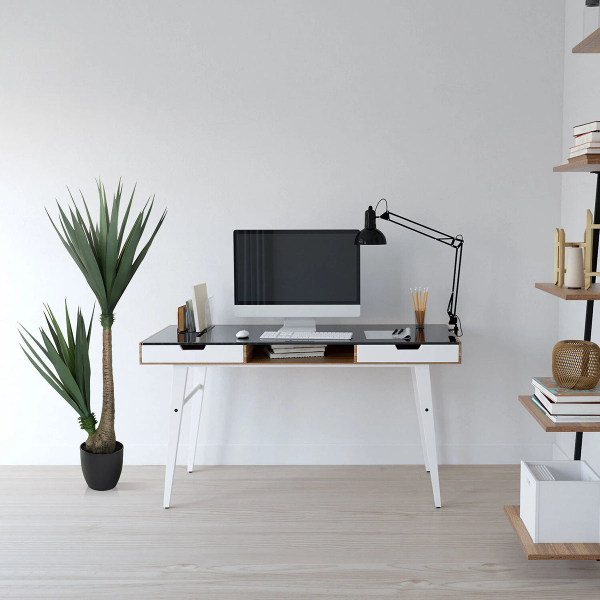 Tekokasvi YUCCA vihreänä pitkillä suippoilla lehdillä mustassa ruukussa, valmistaja hjh OFFICE