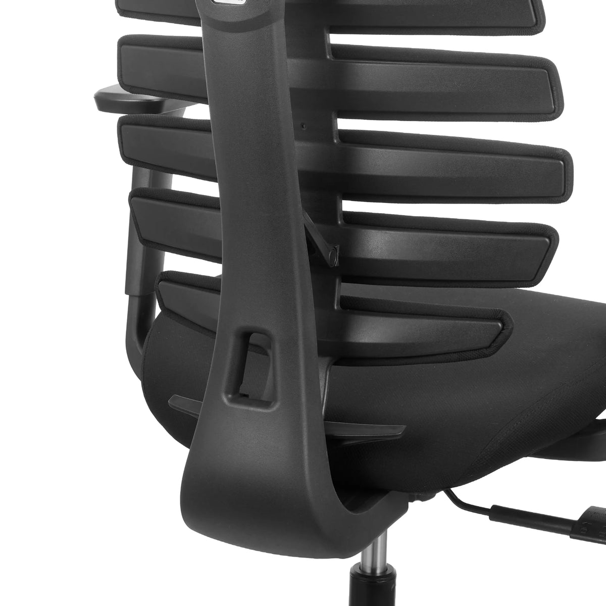 Ammattitason toimistotuoli ERGO LINE ECO:n selkänoja, jossa on vaakasuuntaiset rimat, mustana, valmistaja hjh OFFICE