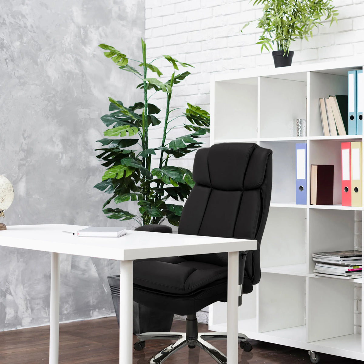 Musta pyörivä tuoli BUILDER XXL I keinonahkaverhoilulla ja korkealla selkänojalla, valmistaja hjh OFFICE
