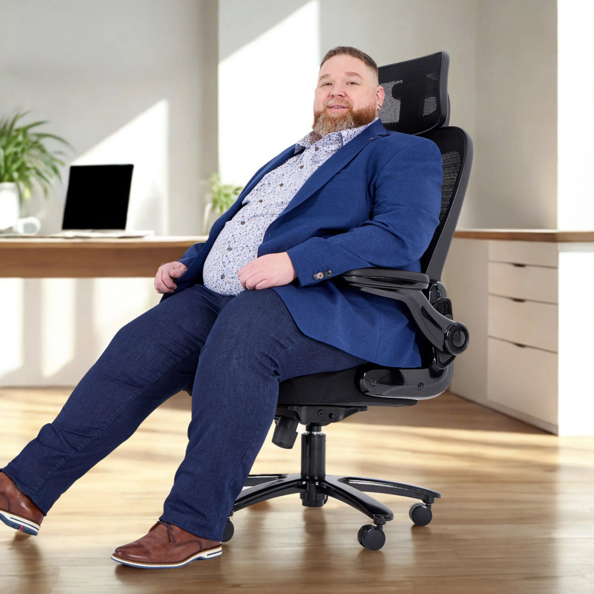 XXL pyörivä tuoli INSTRUCTOR SW I PRO mustana verkkoselkänojalla ja niskatuella, valmistaja hjh OFFICE