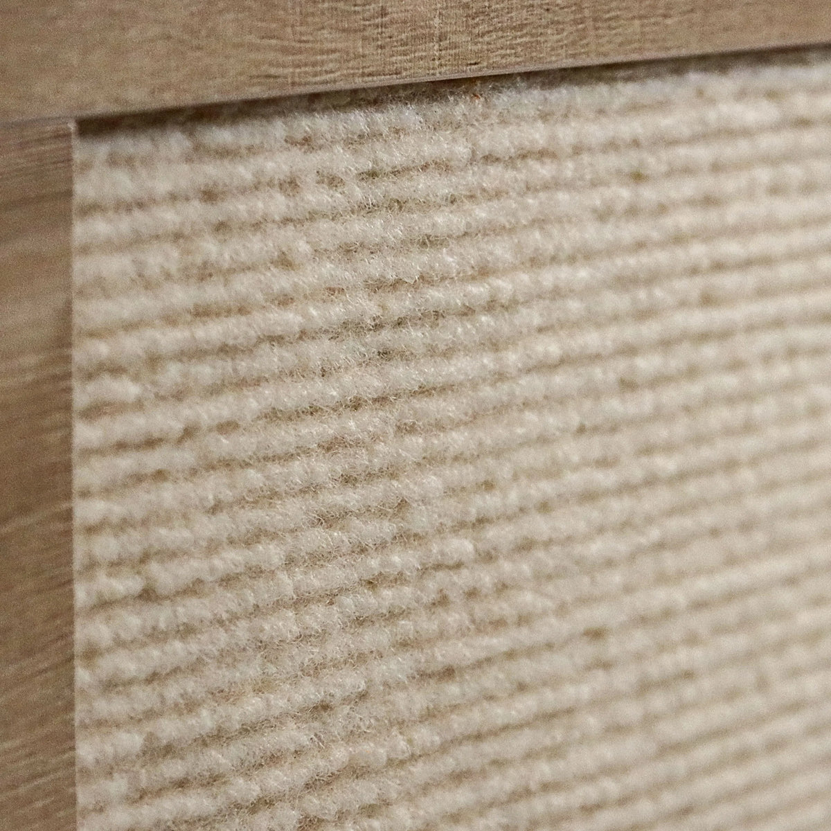 Kissanmaja KITTY PAWBOX 2-mallin beige, ribattu kangaspinta tammenvärisessä viimeistelyssä, valmistaja hjh LIVING