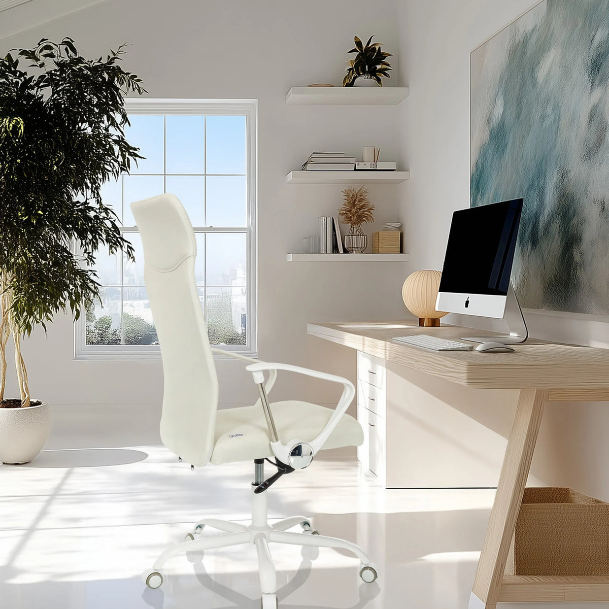 Beige Home Office -toimistotuoli STRYKA W, jossa on valkoiset käsinojat ja rullajalusta, valmistaja hjh OFFICE
