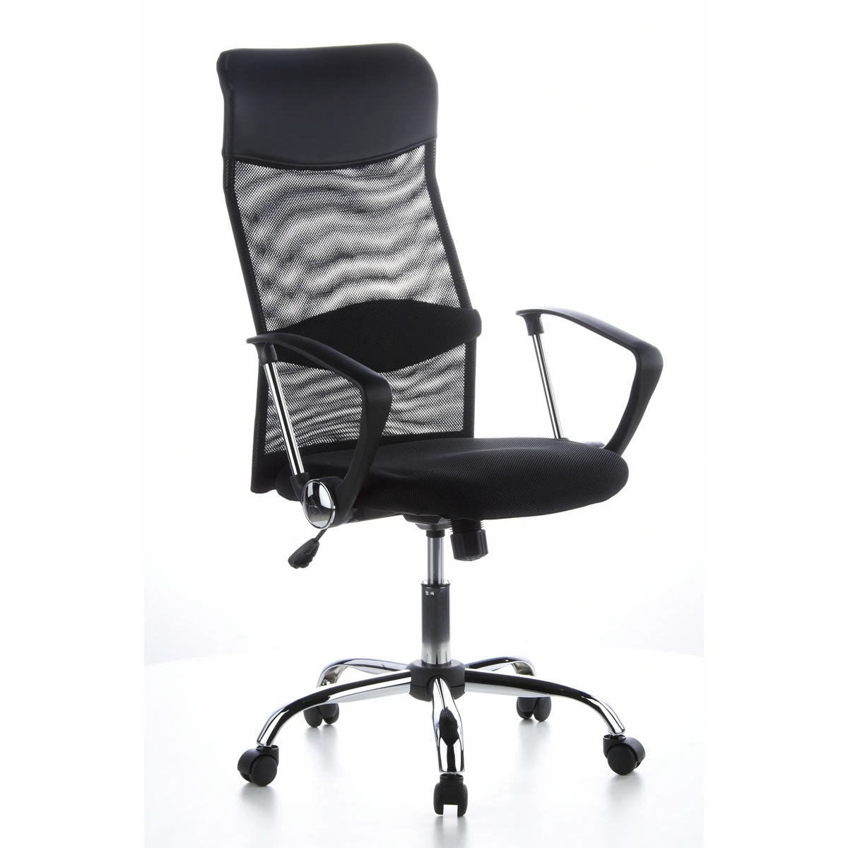 Musta Home Office -toimistotuoli ARIA HIGH verkkoselkänojan ja viisijalkaisen rullajalustan kera, valmistaja hjh OFFICE – 360 asteen näkymä (etuviistonäkymä 40°)
