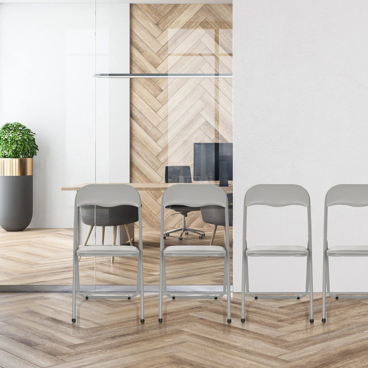 Harmaat PVC-materiaaliset TUDELA BASIC-kokoontaittuvat tuolit modernissa toimistoympäristössä, valmistaja hjh OFFICE