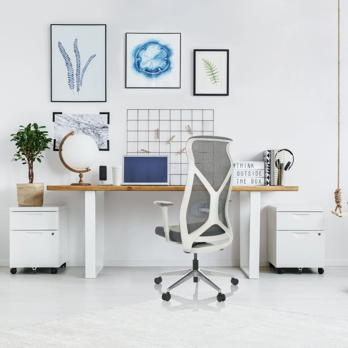 Harmaa Ammattitason toimistotuoli AZURRO WHITE verkkoselkänojalla ja käsinojilla, valmistaja hjh OFFICE