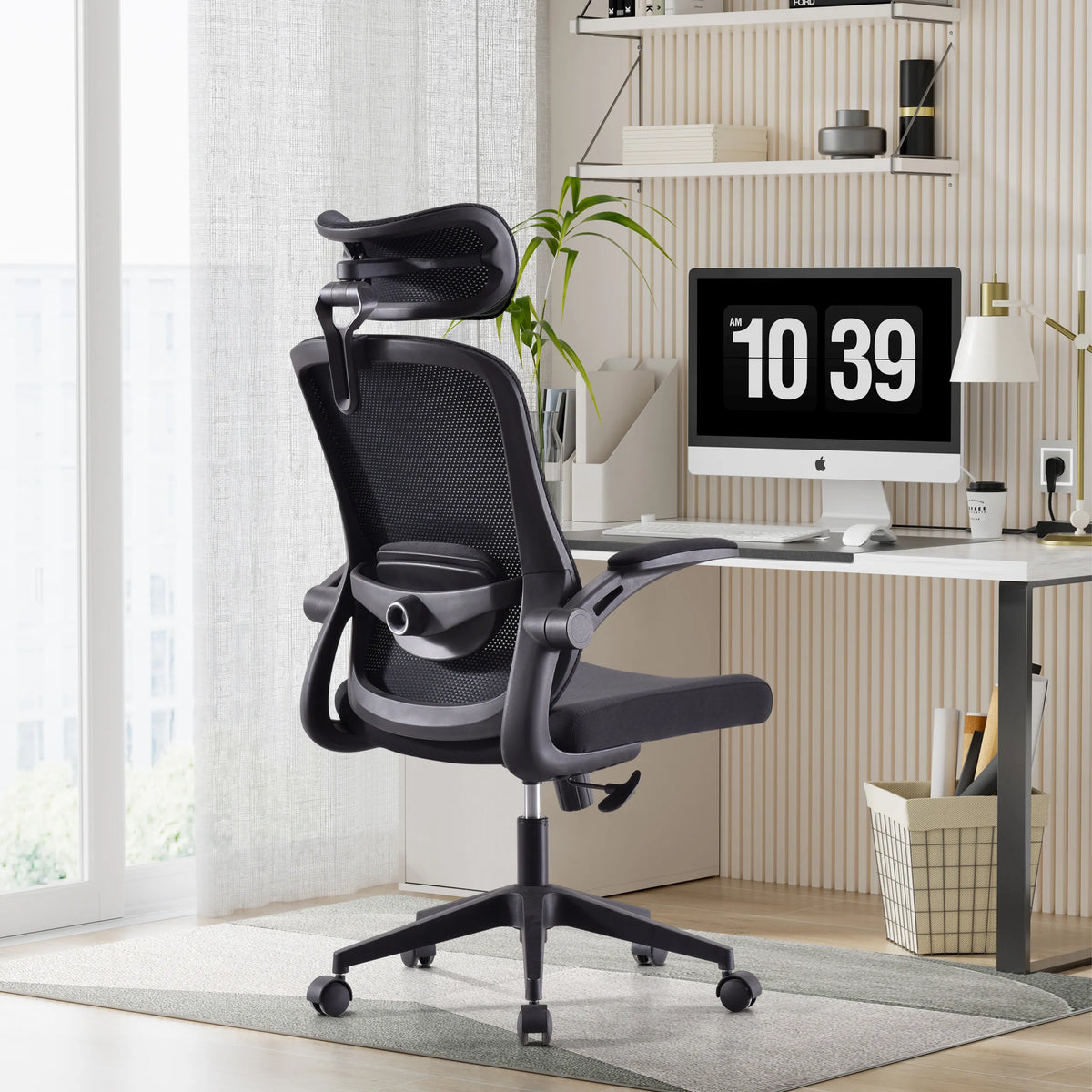Musta Home Office -toimistotuoli Vertuflex verkkoselkänojalla ja niskatuella, valmistaja MyBuero