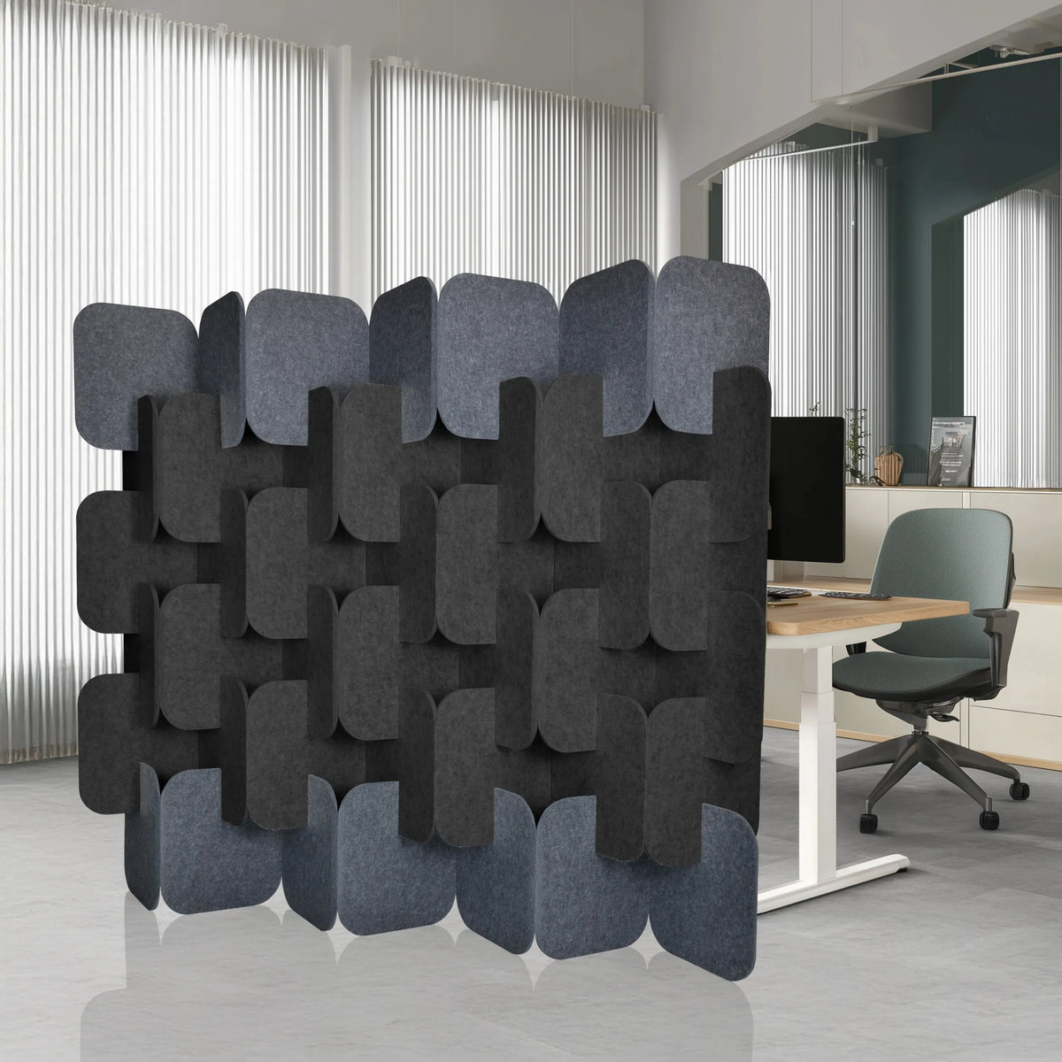 Harmaa ja tummanharmaa väliseinä FLEXMIUT PLUG, joka koostuu kuudesta limittäin asetetusta elementistä, valmistaja hjh OFFICE