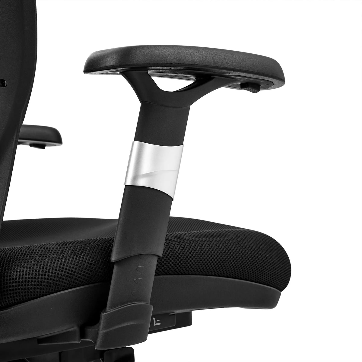 High End -toimistotuolin VENUS BASE musta säädettävä käsinoja, jossa on hopeinen yksityiskohta, valmistaja hjh OFFICE