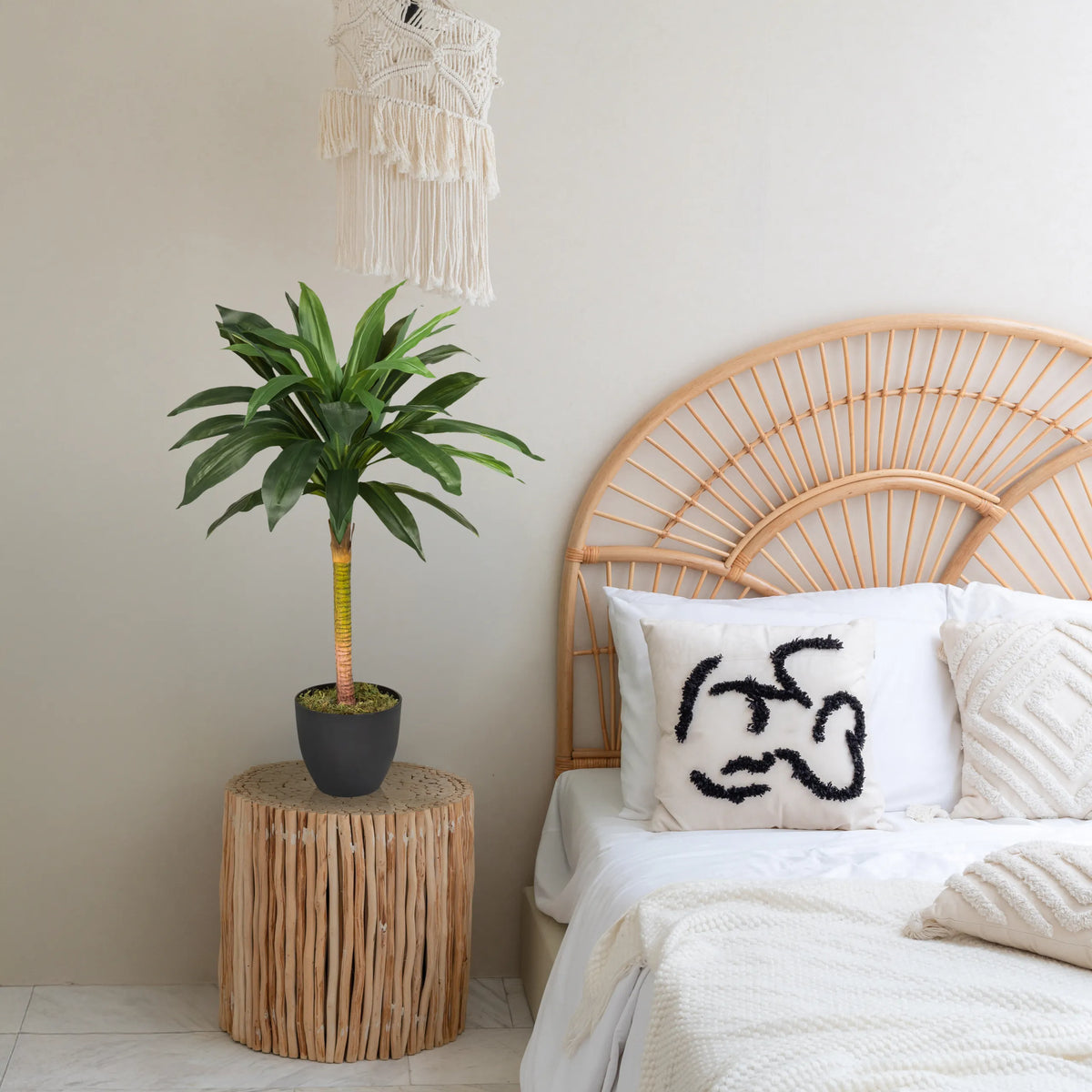 Tekokasvi DRACAENA I vihreänä tummassa ruukussa sivupöydällä, valmistaja hjh OFFICE