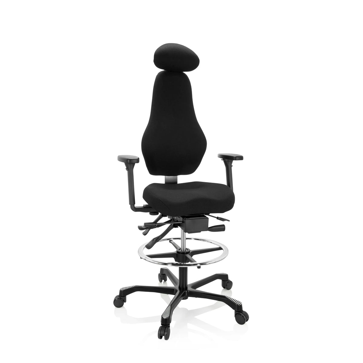 Musta Korkea työtuoli RESISTIO WORK, jossa on niskatuki, jalkarengas ja viisipisteinen pyörätuolijalka, valmistaja hjh OFFICE – 360 asteen näkymä (etunäkymä 20°)