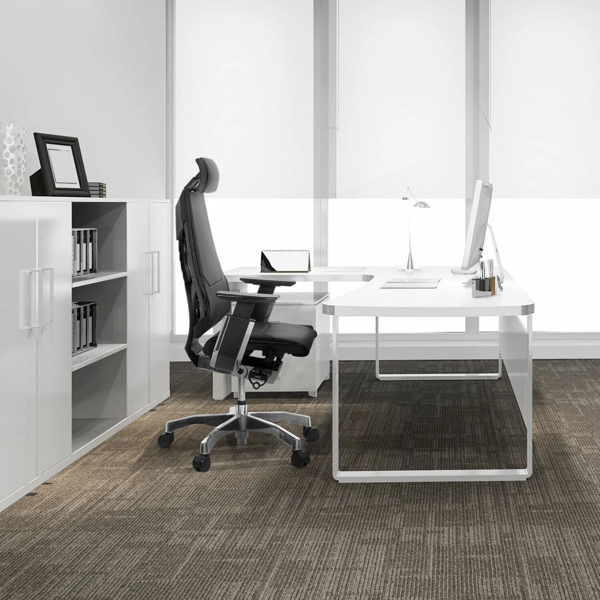 Schwarzer High-End-Bürostuhl GENIDIA PRO aus Leder mit Kopfstütze und Armlehnen von hjh OFFICE