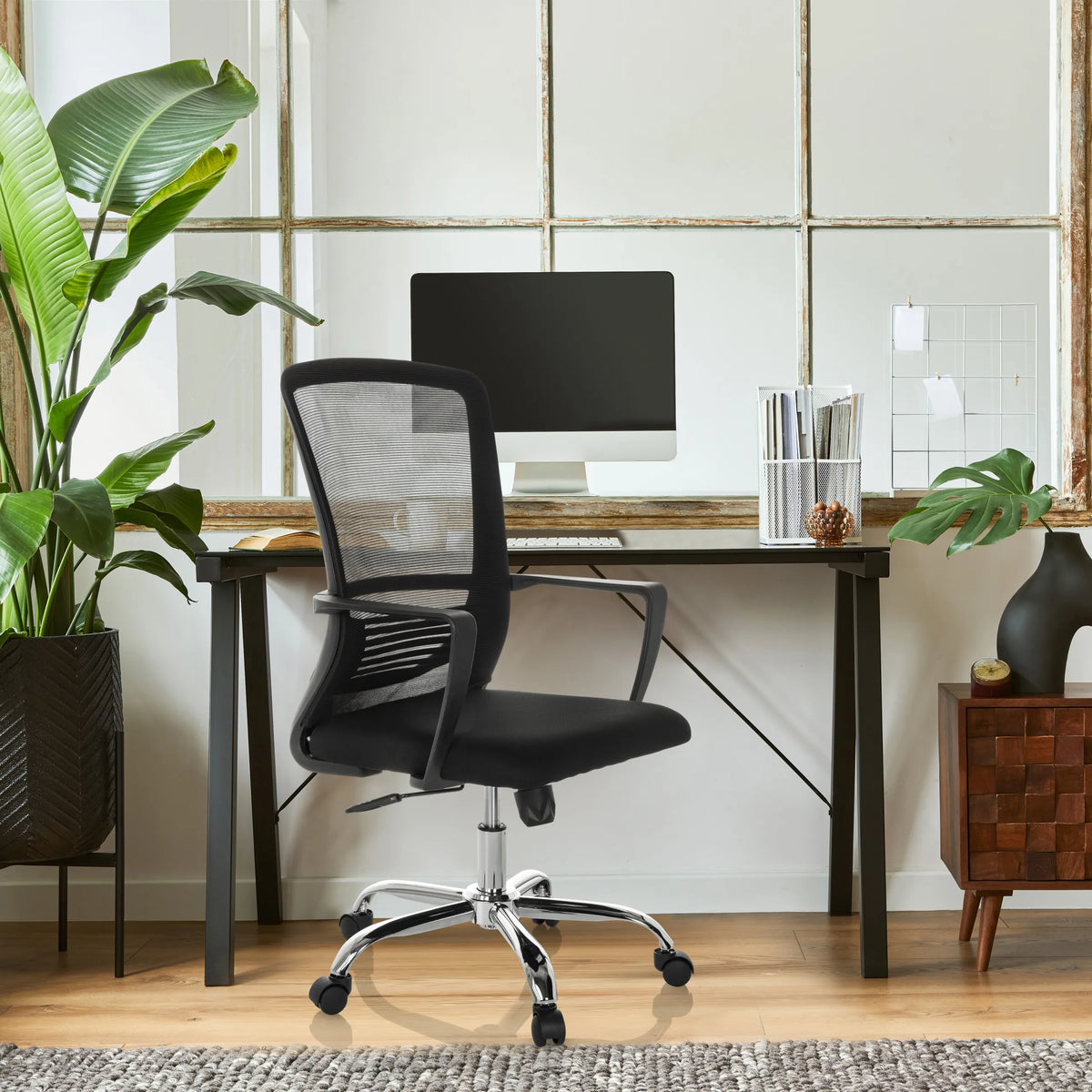 Home Office -toimistotuoli STAR-TEC S mustana verkkoselkänojalla ja tähtijalalla, valmistaja hjh OFFICE