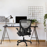 Musta Home Office -toimistotuoli BELIO, jossa on verkkoselkänoja ja käsinojat, valmistaja hjh OFFICE