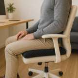 Musta MEDISIT I istuintyyny vaalean toimistotuolin istuimella, valmistaja hjh OFFICE