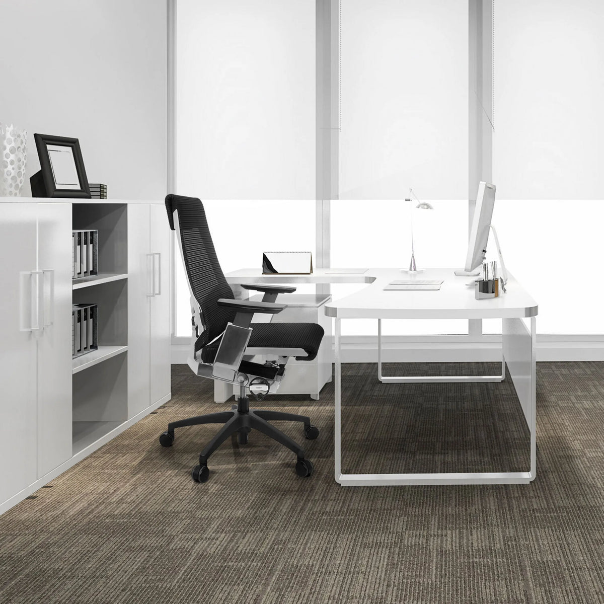 Ammattitason toimistotuoli GENIDIA SMART WHITE CM verkkoselkänojalla, mustavalkoinen kromiyksityiskohdin, valmistaja hjh OFFICE