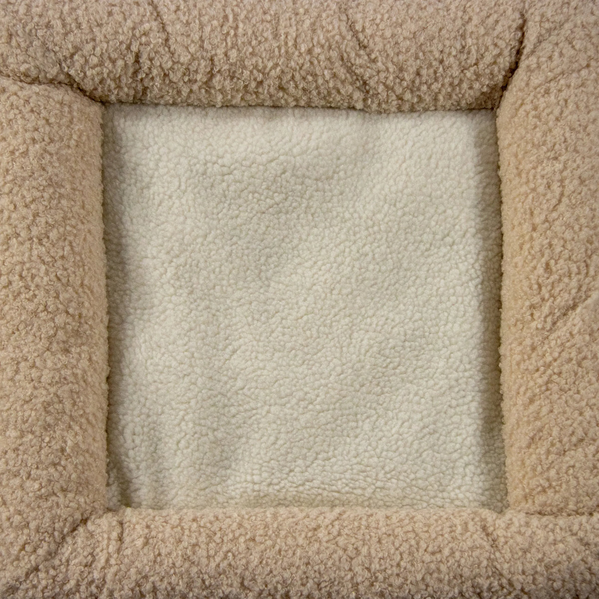 Kissanmaja PAWY ES -mallin sisäpuolen beige fleece-materiaali, valmistaja hjh LIVING