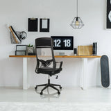 Musta Home Office -toimistotuoli NEKEO, jossa on verkkoselkänoja ja käsinojat, valmistaja hjh OFFICE