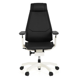 Schwarzer High-End-Bürostuhl GENIDIA PRO WHITE aus Leder mit weißem Fußkreuz und fünf Rollen von hjh OFFICE – 360-Grad-Ansicht (Frontansicht 0°)