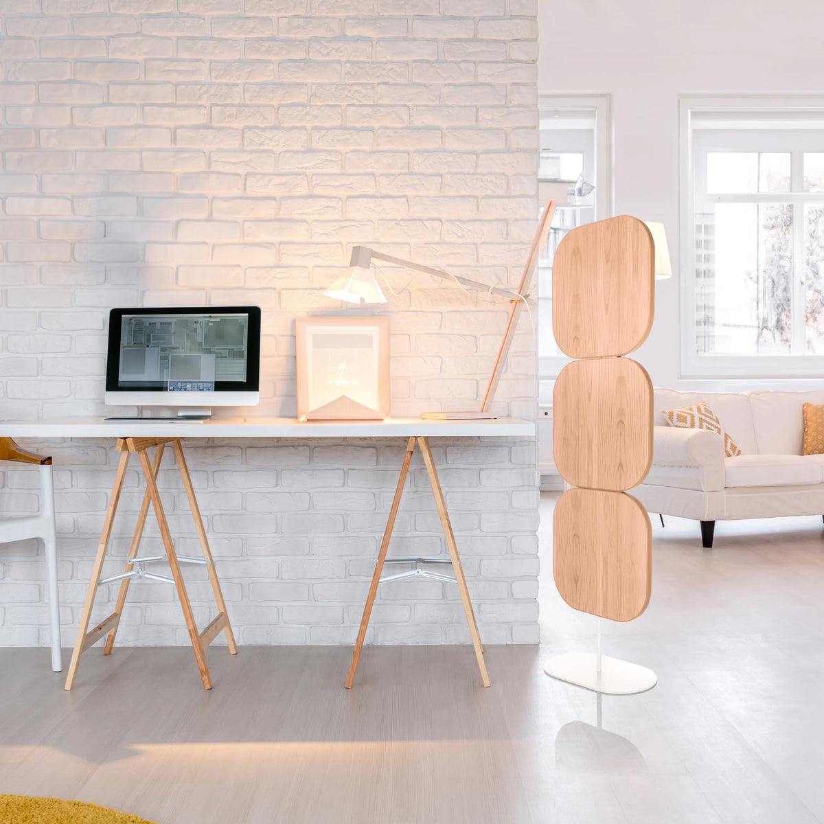 Beige väliseinä FLEXMIUT W kolmella pyöristetyllä elementillä valkoisella jalustalla, valmistaja hjh OFFICE
