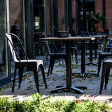 Musta Bistrotuoli VANTAGGIO BRUSH ja siihen sopiva pöytä ulkotiloissa, valmistaja hjh OFFICE