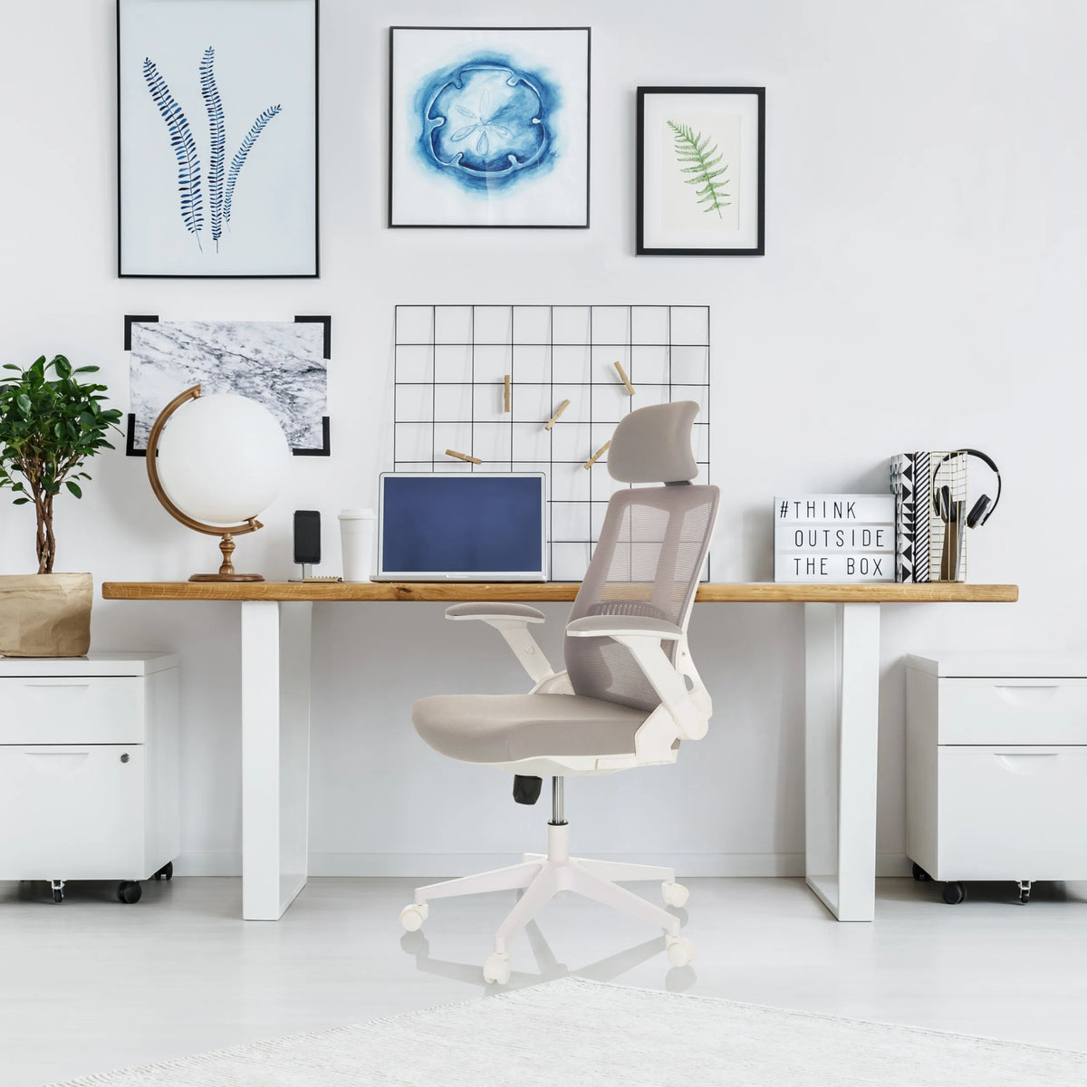 Harmaa Home Office -toimistotuoli VENDO W, jossa on verkkoselkänoja ja valkoinen jalkaristi, valmistaja hjh OFFICE