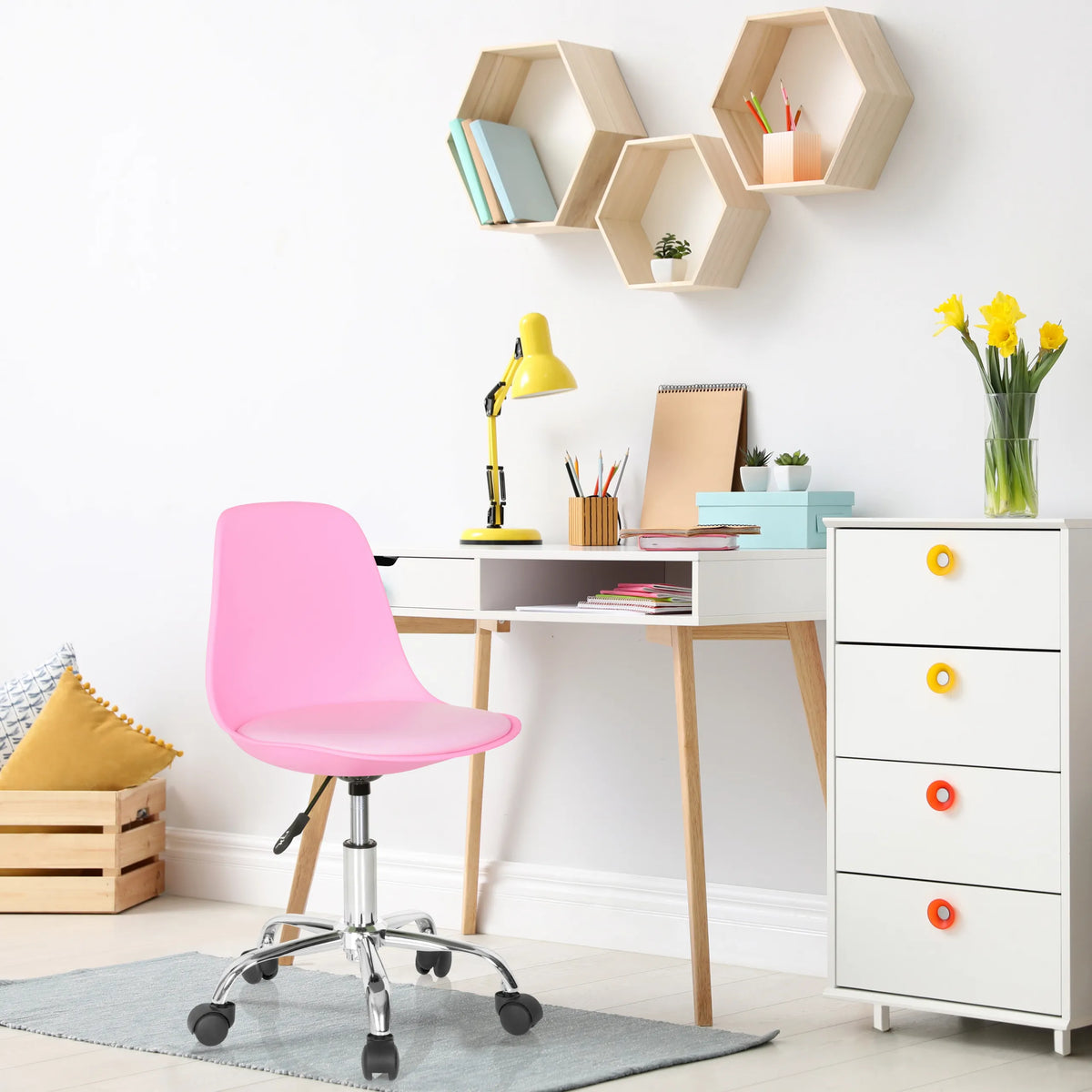 Lasten pyörivä tuoli FANCY II pinkkinä, jossa on kromattu ristijalka ja pyörät, valmistaja hjh OFFICE