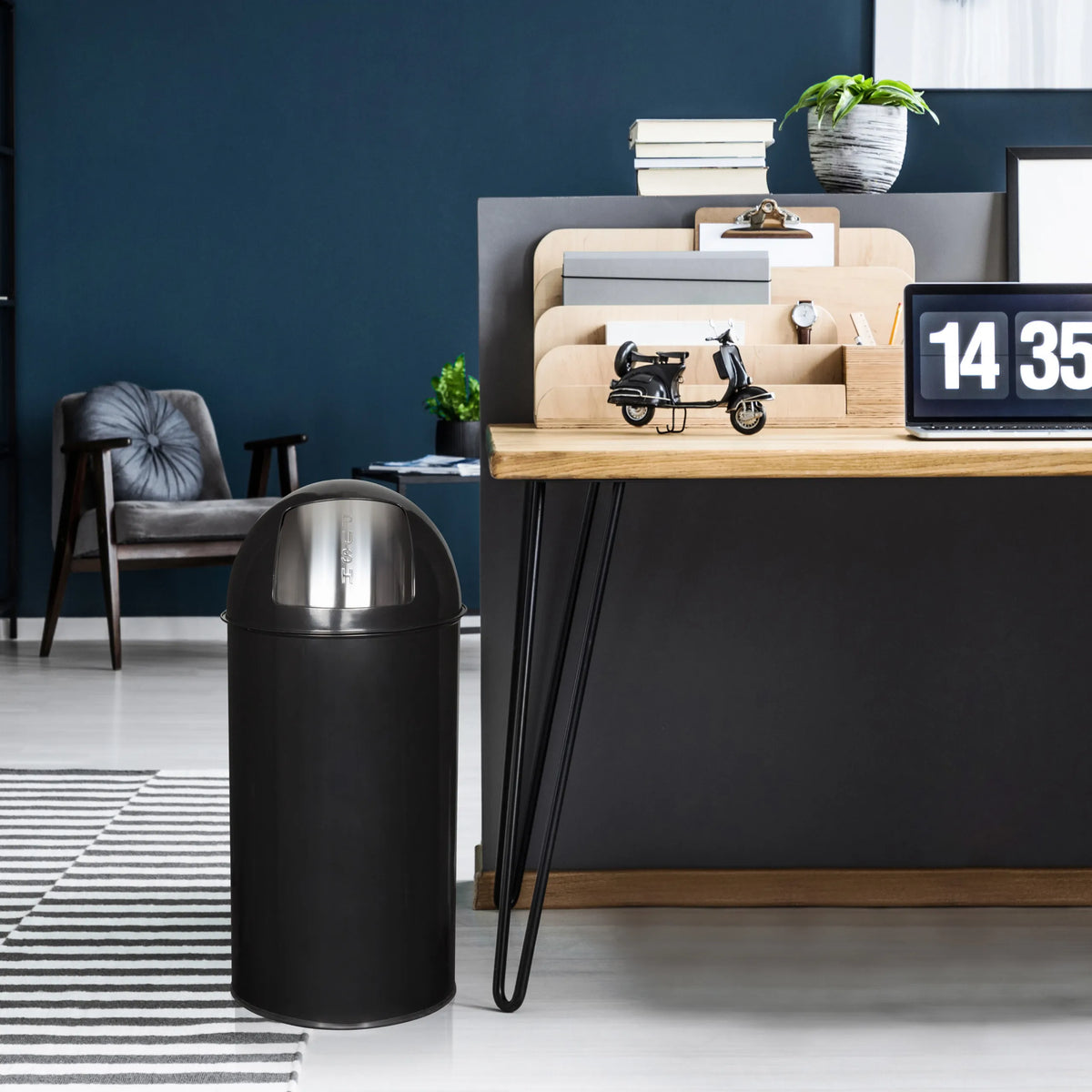 Musta PUSH 50L -roskakori, tilavuus 50 litraa, hopeinen kansi, valmistaja hjh OFFICE