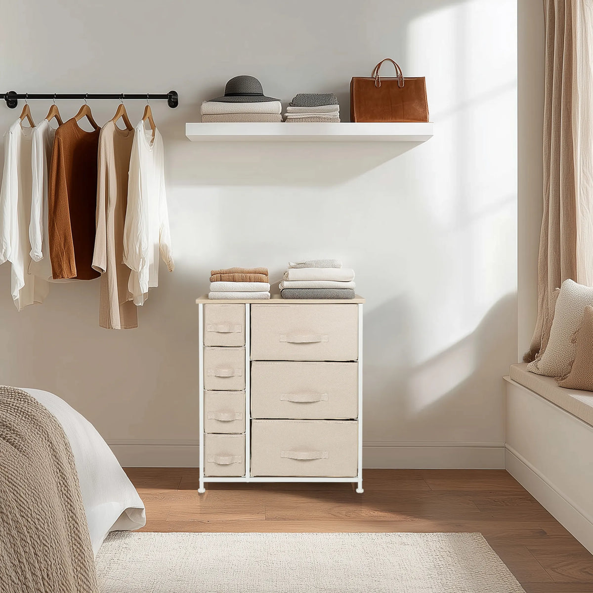Beige FOLDRESS B-lipasto, jossa on kuusi kangaslaatikkoa ja valkoinen runko, valmistaja hjh LIVING