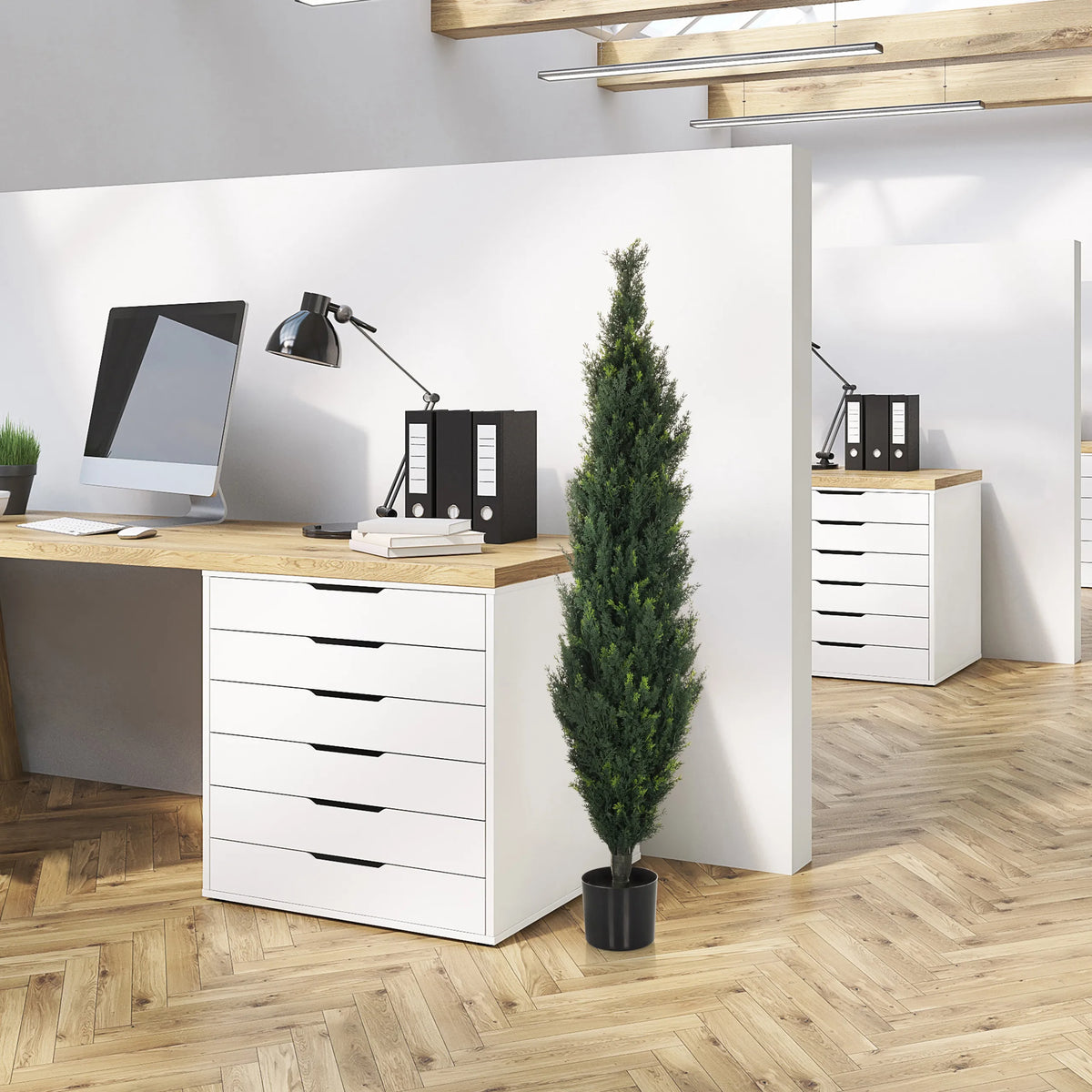 Vihreä tekokasvi CEDRUS mustassa ruukussa toimistossa, valmistaja hjh OFFICE