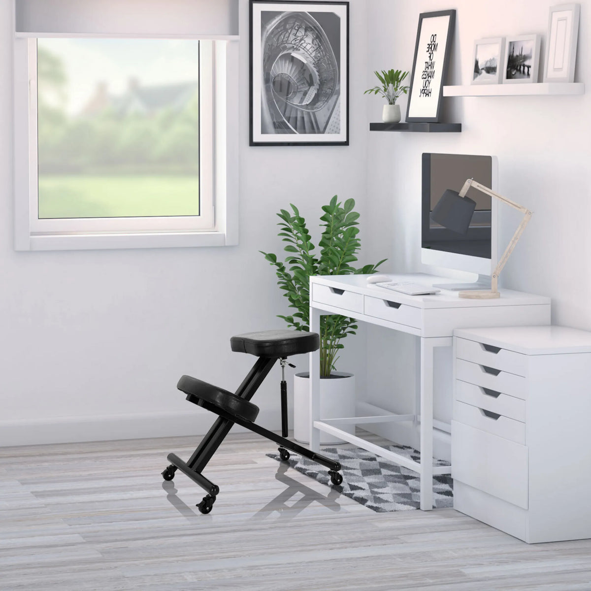 Musta ORTHONI polvituoli pyörillä valoisassa toimistossa valkoisen työpöydän edessä, valmistaja hjh OFFICE