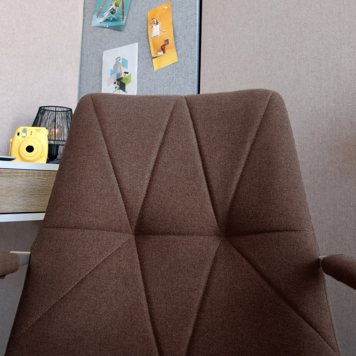 Keskiruskea kangasverhoilu tikkauskirjailuilla Home Office -toimistotuoli SARANTO II, valmistaja hjh OFFICE