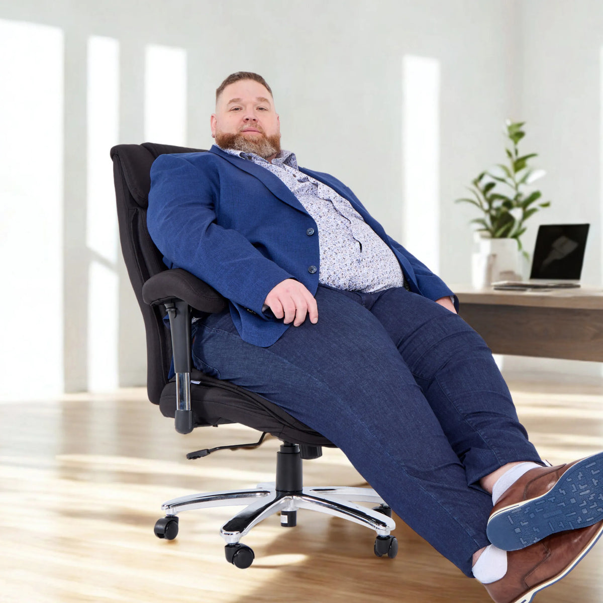Musta pyörivä tuoli BUILDER XXL I, kangasverhoilu ja kromijalka, valmistaja hjh OFFICE