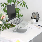 Hopeinen kannettavan tietokoneen alusta LAPTOP STAND säädettävällä telineellä valkoisella työpöydällä, valmistaja hjh OFFICE
