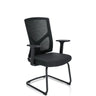 Mustat Vapaasti keinuvat tuolit BRETON V B verkkoselkänojalla ja käsinojilla, valmistaja hjh OFFICE