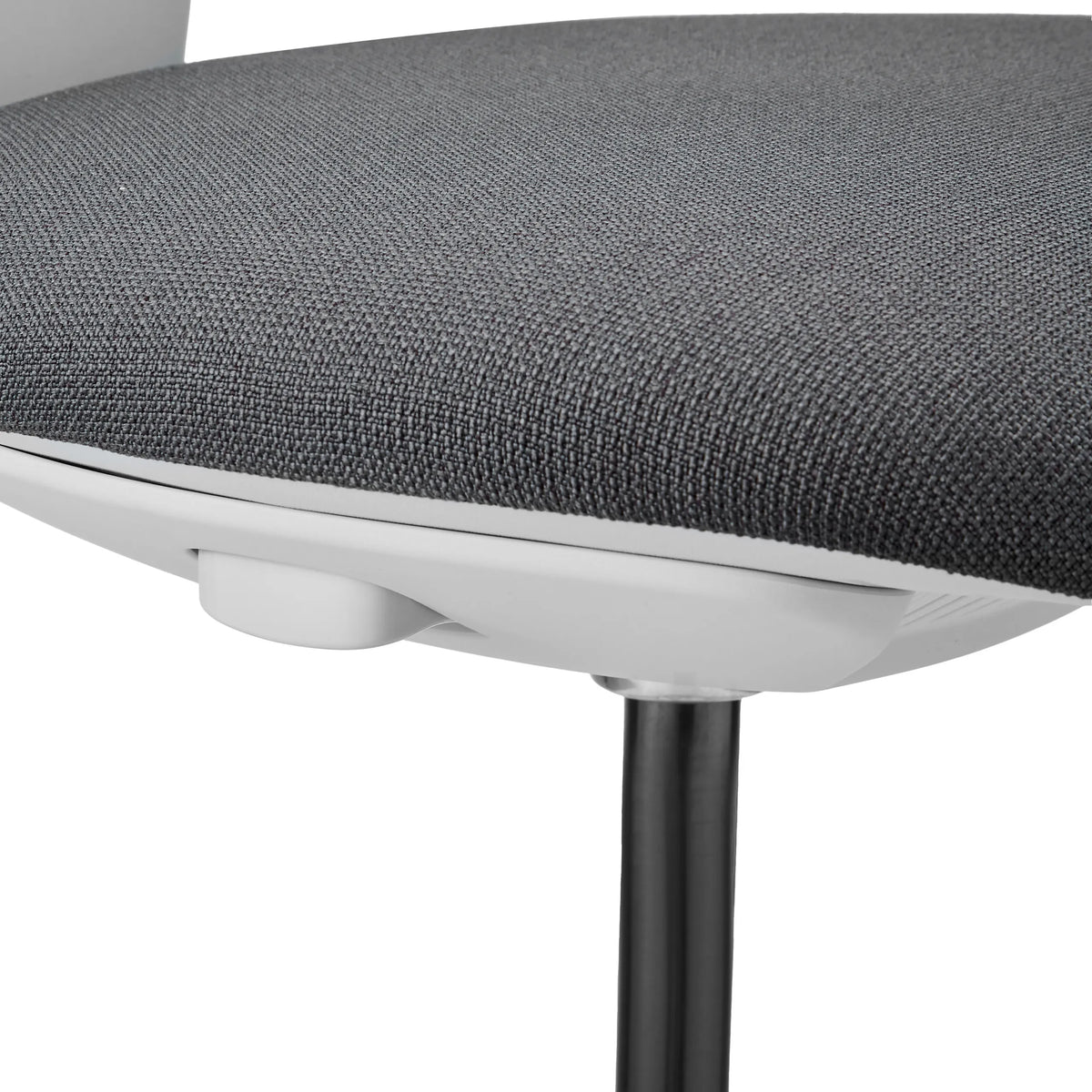 Dunkelgrauer Stoffbezug der Sitzfläche des Arbeitsstuhls WORK MF2 W von hjh OFFICE