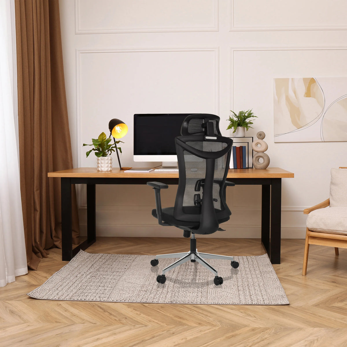 Musta Ammattitason toimistotuoli KAMIAK, jossa on verkkoselkänoja ja niskatuki, valmistaja hjh OFFICE