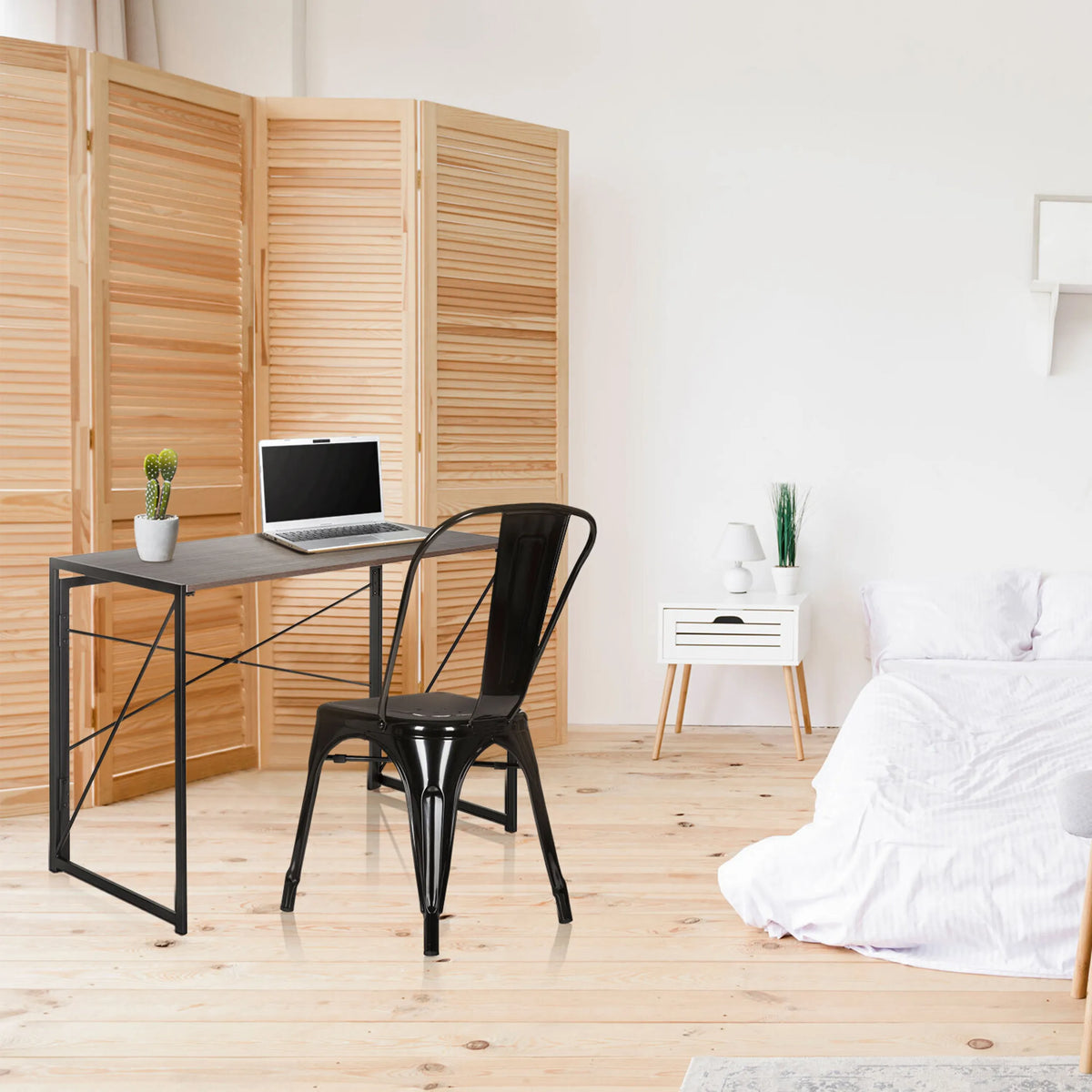 Musta metallinen Bistrotuoli VANTAGGIO COMFORT työpöydän ääressä, valmistaja hjh OFFICE