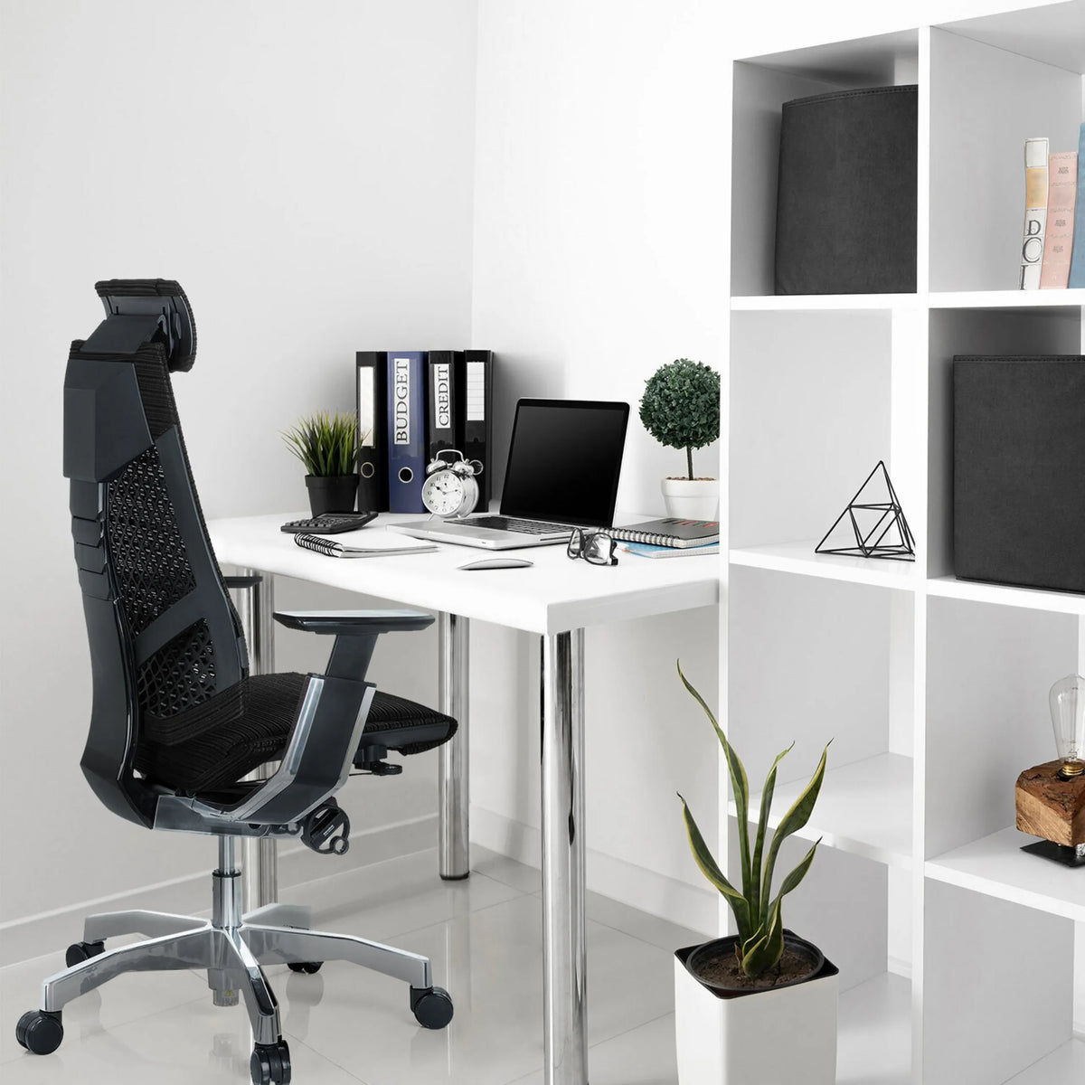 Musta High End -toimistotuoli GENIDIA PRO verkkoselkänojan ja niskatuen kera, valmistaja hjh OFFICE