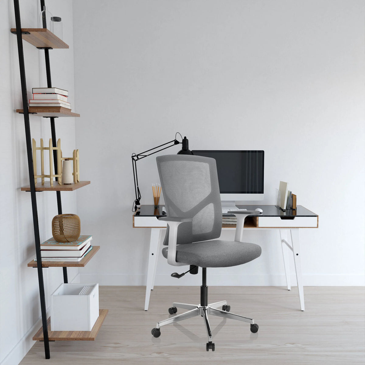 Harmaa Home Office -toimistotuoli BRETON BASE W, jossa on verkkoselkänoja ja käsinojat, valmistaja hjh OFFICE