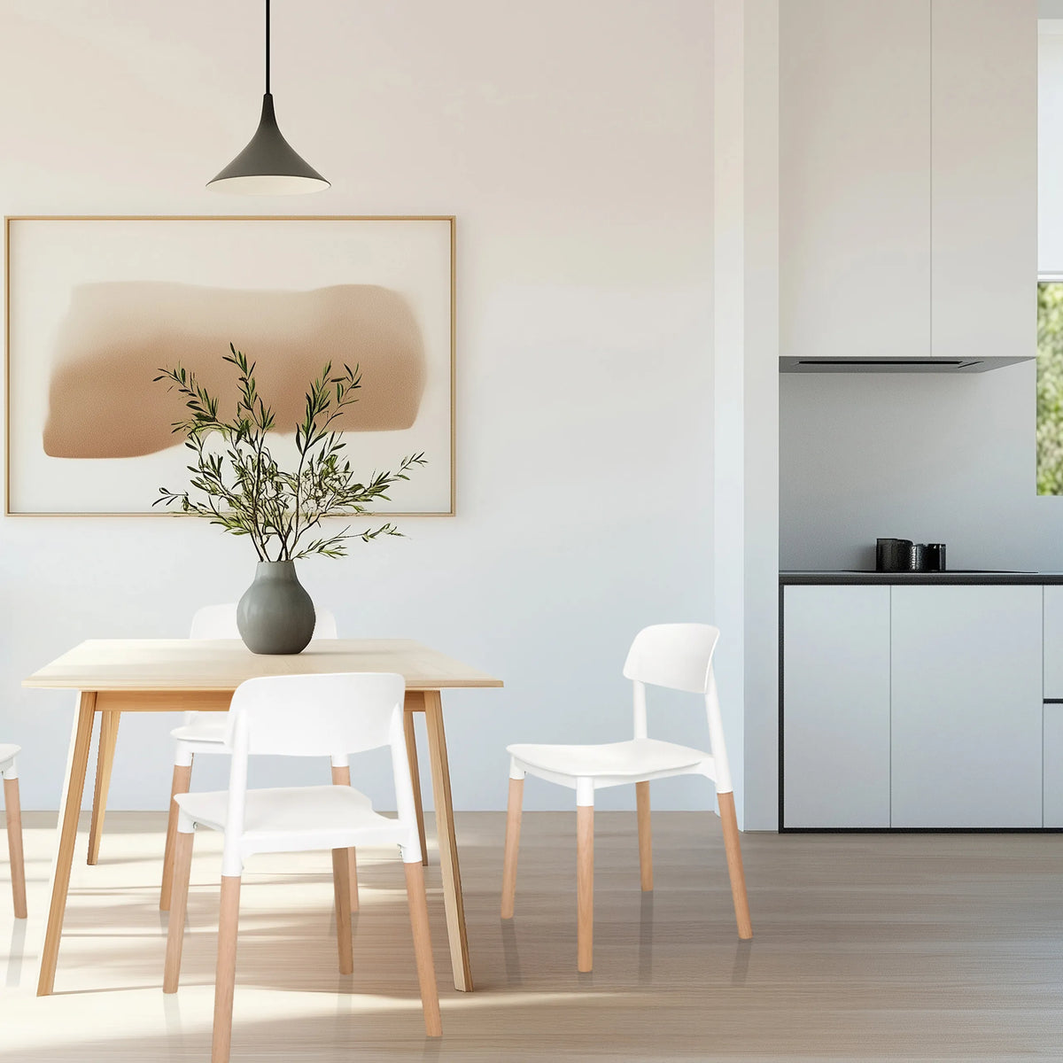 Nelijalkainen tuoli SCANDI E valkoinen, vaaleilla puujaloilla ruokailutilassa, valmistaja hjh LIVING