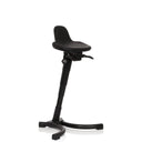 Musta seisomatuki TOP WORK 34, jossa on ergonomisesti muotoiltu istuin ja tähtijalka, valmistaja hjh OFFICE