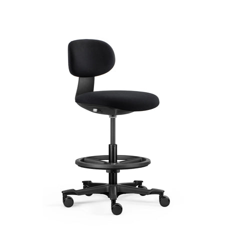 Musta Työtuoli WORK MF2 pehmustetulla istuimella, jalkarenkaalla ja pyörillä, valmistaja hjh OFFICE